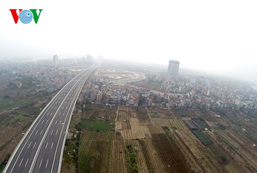 Overview of Nhat Tan Bridge and Hanoi’s most modern road - ảnh 8